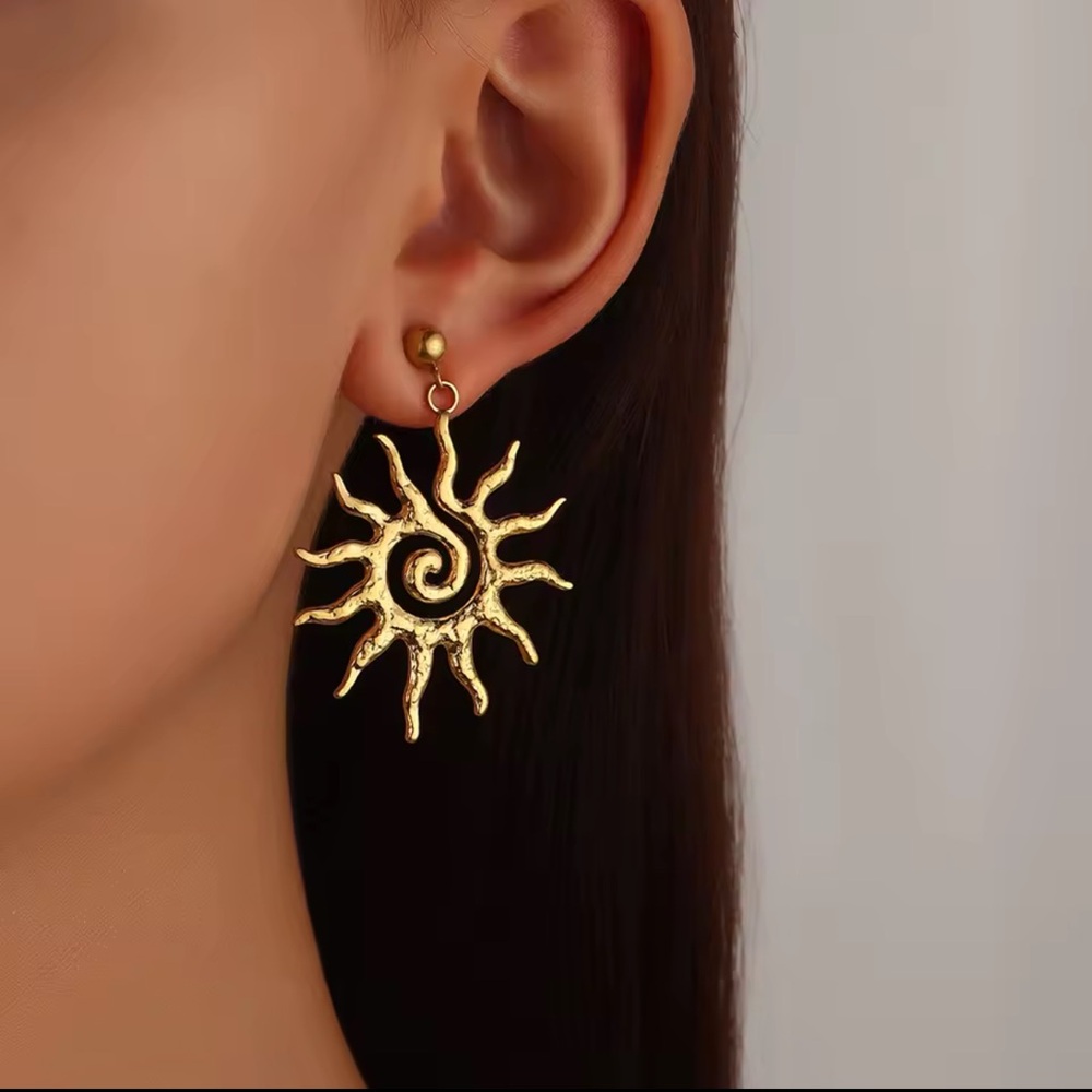 18K Gold Radiant Sun Earrings NEW! - Picture 3 of 13
